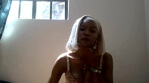 Snapshot of faizah_ chatting on August 2, 10:14 am faizah_ online show from August 2, 10:14 am