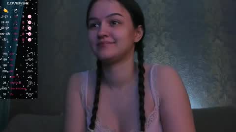 Snapshot of falcon_baby chatting on February 27, 6:42 pm falcon baby online show from February 27, 6:42 pm