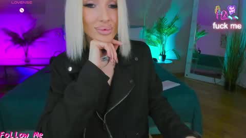 Snapshot of fallen1_angel chatting on May 11, 11:02 pm Lana online show from May 11, 11:02 pm