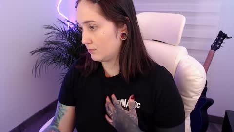 Snapshot of fallenag__ chatting on December 2, 1:00 am OF fallenag 1 online show from December 2, 1:00 am