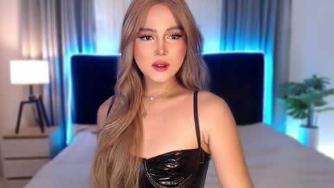 Snapshot of fallfromabove chatting on November 30, 4:27 am Belly Conklin online show from November 30, 4:27 am