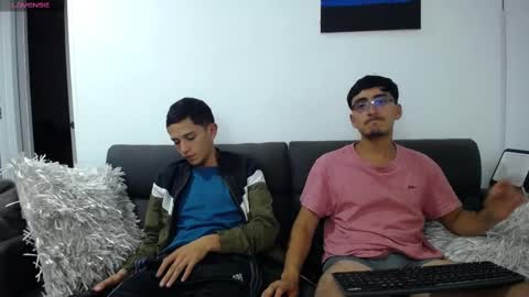 Snapshot of fallgays chatting on February 15, 1:42 am FallGays online show from February 15, 1:42 am