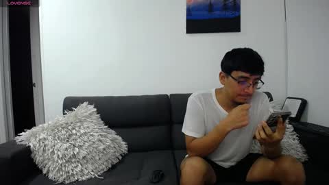 Snapshot of fallgays chatting on March 6, 1:37 am FallGays online show from March 6, 1:37 am