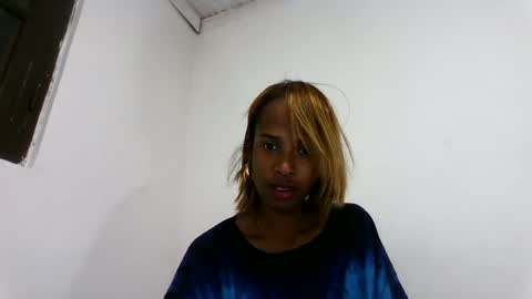 Snapshot of fallinah01 chatting on July 19, 8:40 am fallinah01 online show from July 19, 8:40 am