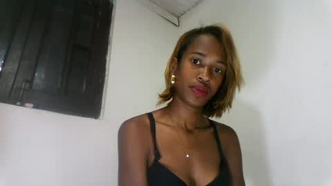 Snapshot of fallinah01 chatting on July 21, 4:59 am fallinah01 online show from July 21, 4:59 am