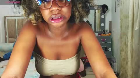 Snapshot of fallonsweett chatting on July 10, 12:26 am fallonsweett online show from July 10, 12:26 am