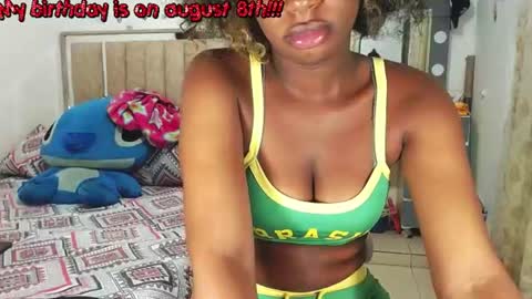 Snapshot of fallonsweett chatting on July 25, 12:53 am fallonsweett online show from July 25, 12:53 am