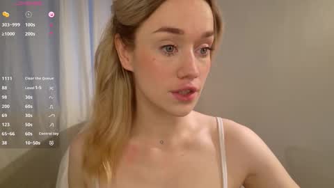 fancyamelia online show from October 25, 1:07 pm