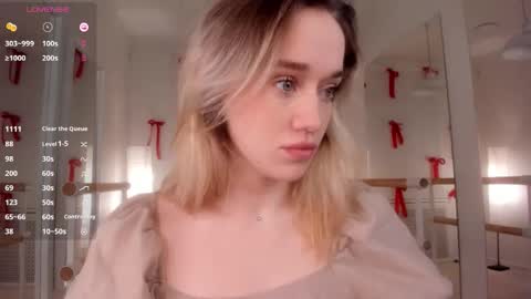 fancyamelia online show from December 20, 5:58 am