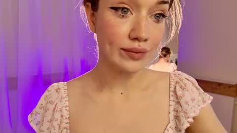 Snapshot of fancyamelia chatting on July 6, 5:48 am fancyamelia online show from July 6, 5:48 am