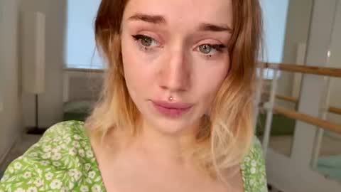 Snapshot of fancyamelia chatting on July 9, 6:39 am fancyamelia online show from July 9, 6:39 am