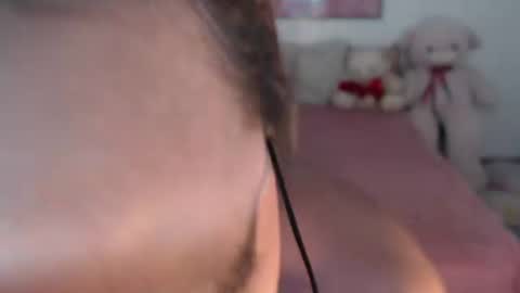 Layla online show from June 24, 11:15 pm