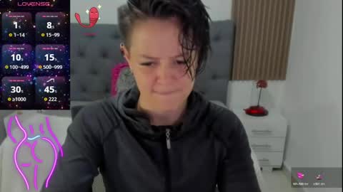 Snapshot of fanny_18 chatting on June 1, 8:54 pm FANNY online show from June 1, 8:54 pm