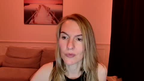 Snapshot of fanny_posy chatting on December 3, 6:28 pm Fanny online show from December 3, 6:28 pm