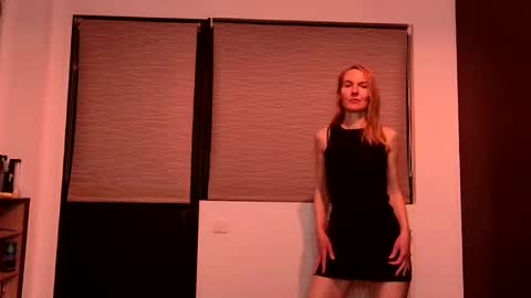 Snapshot of fanny_posy chatting on December 13, 5:00 pm Fanny online show from December 13, 5:00 pm