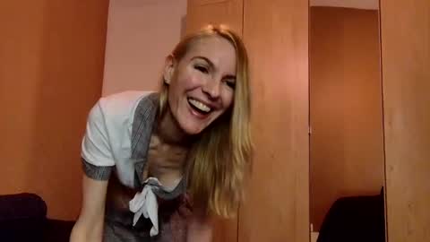 Snapshot of fanny_posy chatting on December 29, 3:00 am Fanny online show from December 29, 3:00 am