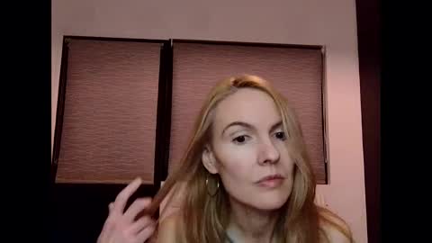 Snapshot of fanny_posy chatting on January 7, 4:05 pm Fanny online show from January 7, 4:05 pm