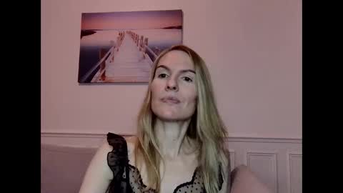 Snapshot of fanny_posy chatting on January 8, 11:52 pm Fanny online show from January 8, 11:52 pm