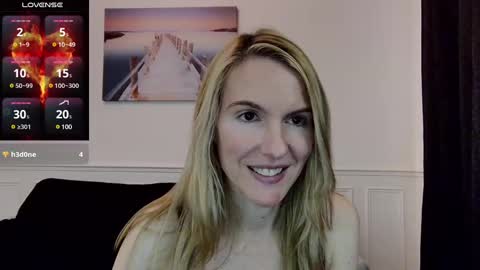 Snapshot of fanny_posy chatting on February 19, 12:03 am Fanny online show from February 19, 12:03 am