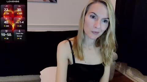 Snapshot of fanny_posy chatting on March 2, 3:13 am Fanny online show from March 2, 3:13 am