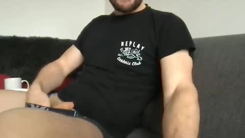 Snapshot of fantacyland chatting on November 10, 12:37 pm Alex online show from November 10, 12:37 pm