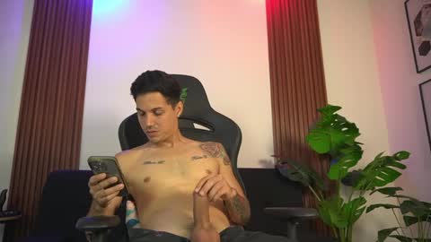 Snapshot of fantasy_col chatting on March 28, 2:11 am Maddie online show from March 28, 2:11 am