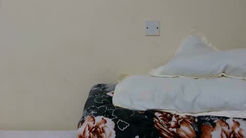 Snapshot of fantee_eeh chatting on May 17, 1:25 am pretty slim online show from May 17, 1:25 am