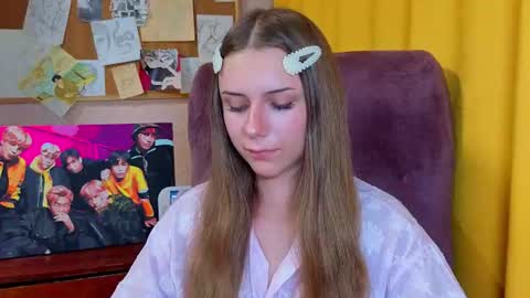 fantomka_ online show from August 5, 8:22 pm