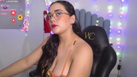 Snapshot of farah_samira chatting on May 28, 7:55 pm farah online show from May 28, 7:55 pm