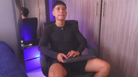 Snapshot of farid_jake_ chatting on June 10, 4:06 pm farid_jake_ online show from June 10, 4:06 pm