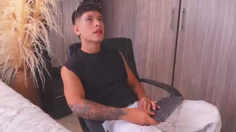 farid_jake_ online show from June 20, 4:21 pm