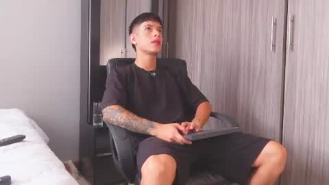 farid_jake_ online show from July 12, 3:36 pm