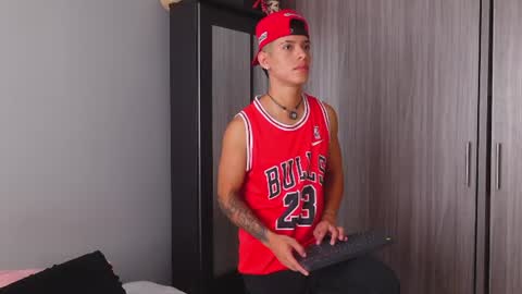 farid_jake_ online show from July 22, 4:21 pm
