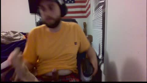 Snapshot of farmboy2398 chatting on December 15, 2:08 am farmboy2398 online show from December 15, 2:08 am