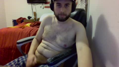 Snapshot of farmboy2398 chatting on December 21, 1:36 am farmboy2398 online show from December 21, 1:36 am