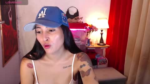 Snapshot of farrah_usan chatting on May 10, 12:38 am farrah_usan online show from May 10, 12:38 am