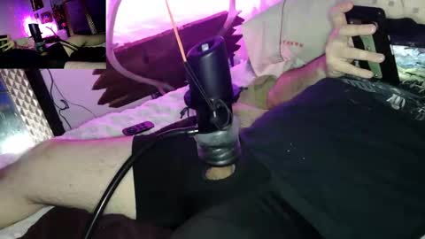 Snapshot of farty_sluts chatting on March 8, 8:22 am farty_sluts online show from March 8, 8:22 am