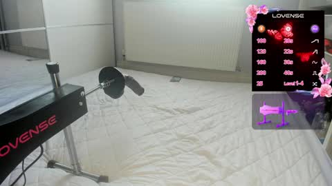 Snapshot of fatalefemboy chatting on April 16, 3:24 pm Fatale Femboy online show from April 16, 3:24 pm