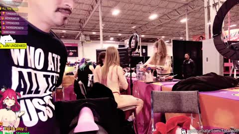 Snapshot of fatalgoth chatting on December 8, 1:35 am Lily Waifu online show from December 8, 1:35 am