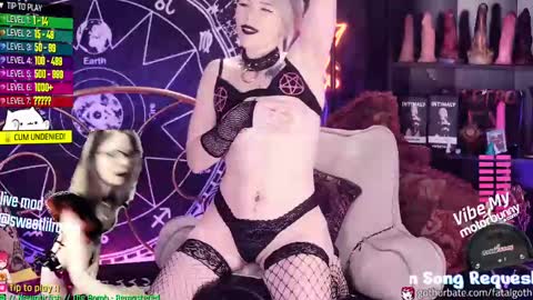 Snapshot of fatalgoth chatting on February 18, 2:27 am Lily Waifu online show from February 18, 2:27 am