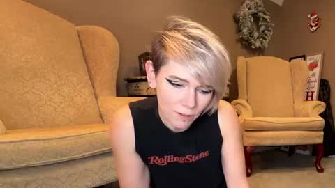  Lily  Waifu  online show from July 3, 7:26 am