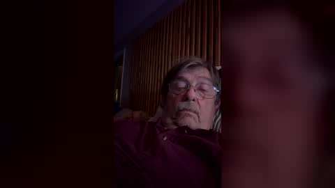 Snapshot of fatdickad chatting on December 22, 6:21 am fatdickad online show from December 22, 6:21 am