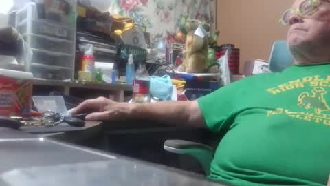 Snapshot of fatfreddythecat chatting on May 6, 2:19 am Fred. online show from May 6, 2:19 am