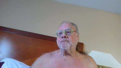Snapshot of fatfreddythecat chatting on June 29, 2:40 am Fred. online show from June 29, 2:40 am