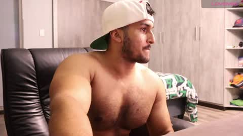 fatherfly001 online show from June 17, 12:35 am