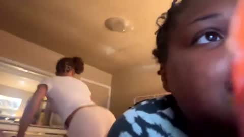 Snapshot of fatkewchiesusiee chatting on July 21, 7:05 pm fatkewchiesusiee online show from July 21, 7:05 pm