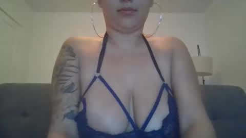 Snapshot of fatleechesxoxo222 chatting on January 8, 5:32 am fatleechesxoxo online show from January 8, 5:32 am