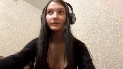 Aurora 18yo online show from November 6, 8:37 am