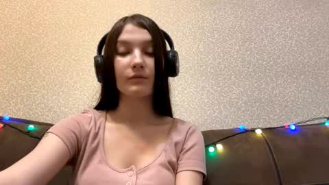 Aurora 18yo online show from December 16, 8:19 am