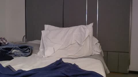 Snapshot of faustosaenz chatting on December 8, 6:33 am FAUSTO online show from December 8, 6:33 am